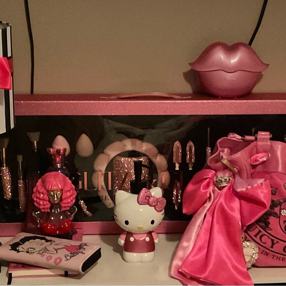 COLLECTOR EDITION HELLO KITTY SOAP DISPENSER RARE!